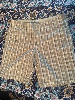 Columbia Plaid Cargo Shorts - Tan, Beige & Light Gray